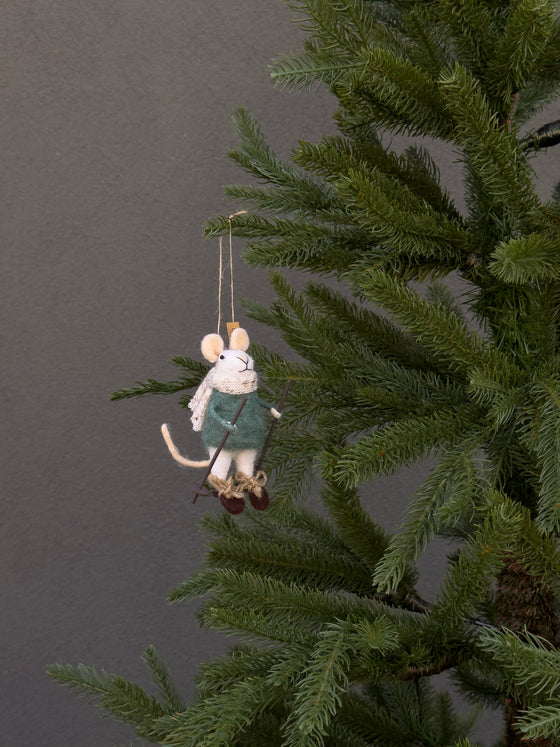 Snowshoe Silas Mouse